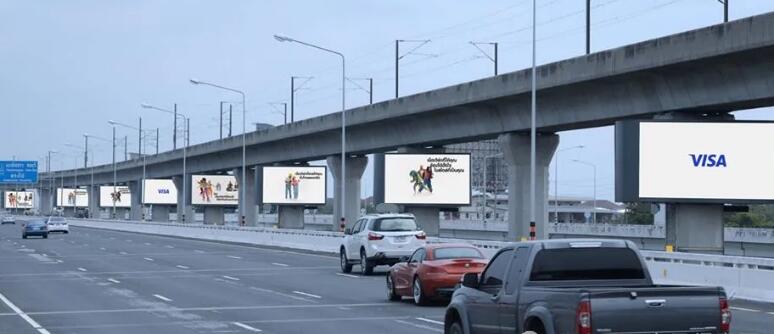 泰國機(jī)場高速廣告