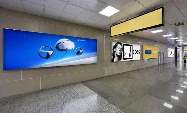 吉爾吉斯斯坦機場廣告